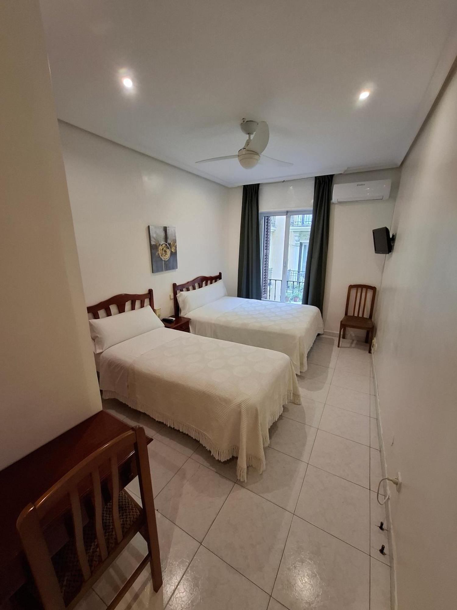 Hostal Villamanez Μαδρίτη Εξωτερικό φωτογραφία
